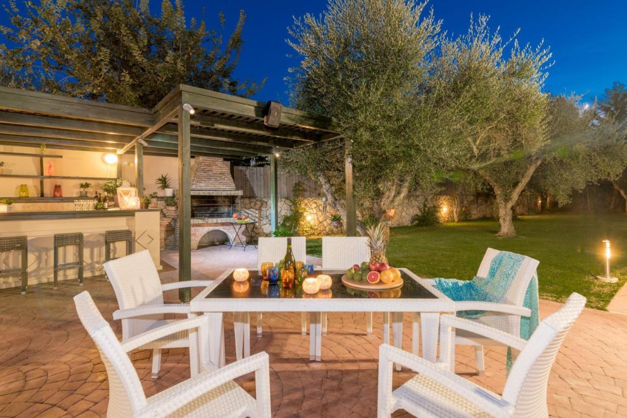 Astarte Villas - Istar Villa With Tennis Court Makhairádhon Exterior foto